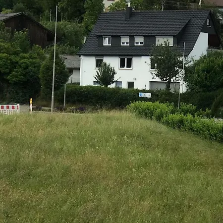 Ruhige Drei Lägenhet Birenbach